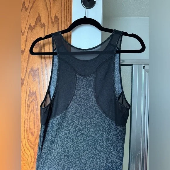 Lululemon Sculpt Tank , Black and white, Rare design! - Picture 2 of 3